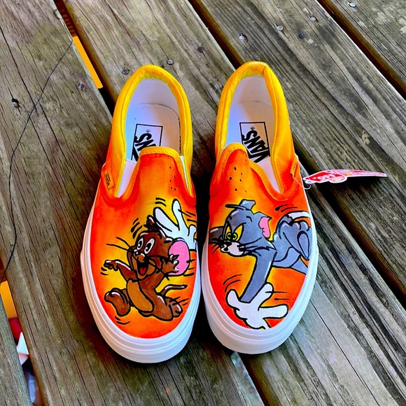 VANS CUSTOM *TOM AND JERRY*  NEW  SIZE 7(WORDING ON BACK OF EACH SHOE) - Picture 2 of 7